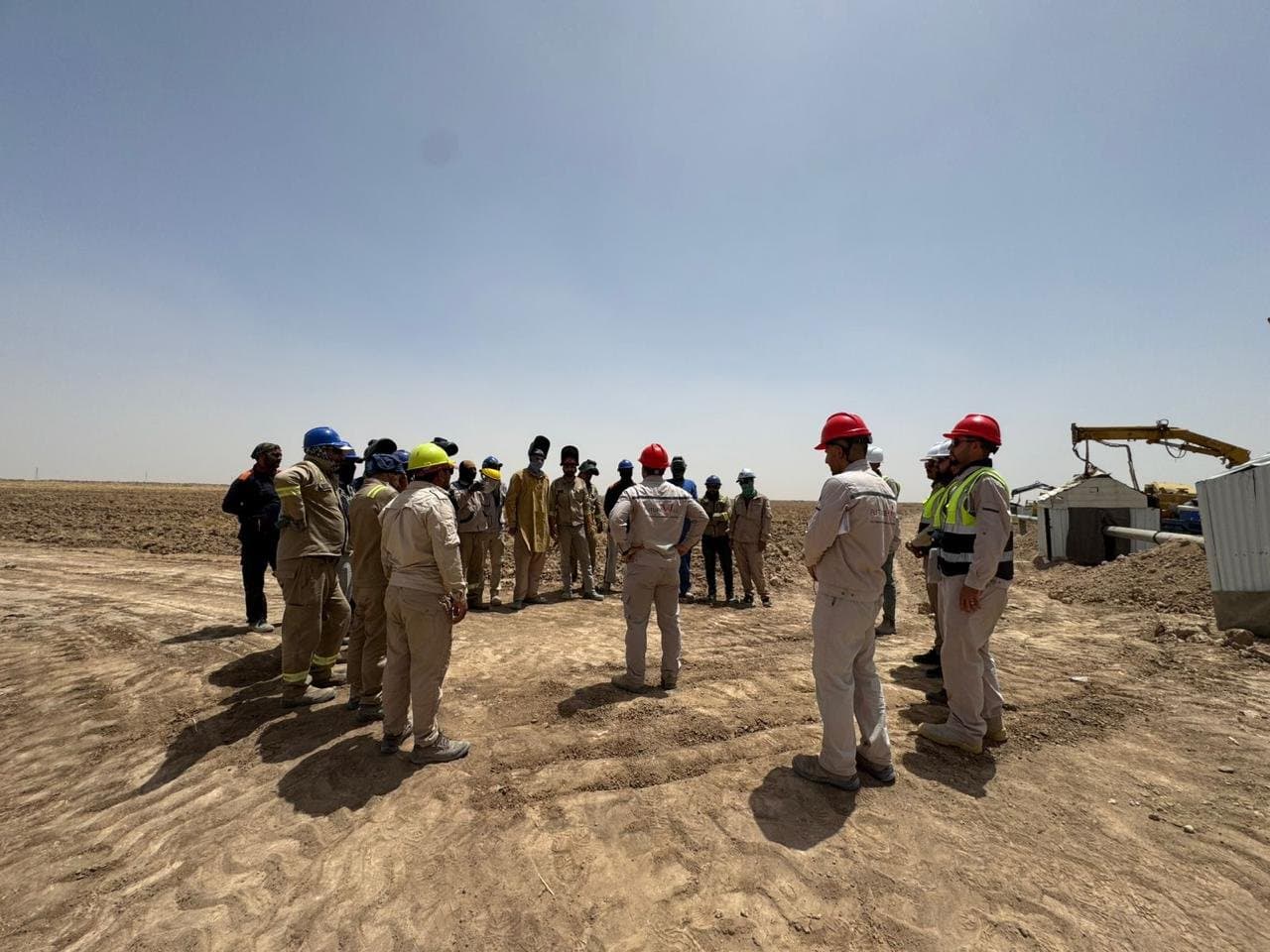 Alabyadh site team gathered on the pipeline right of way