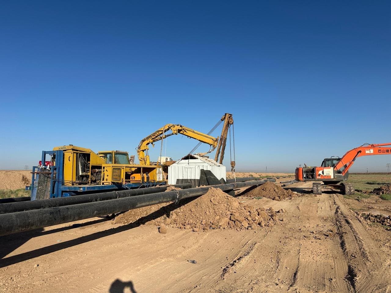 Al-Abyadh equipment working on site